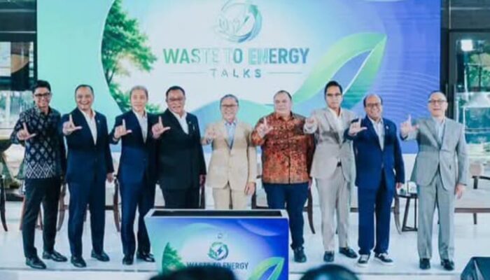Rico Waas menjadi pembicara di Waste to Energy Talks 2026 