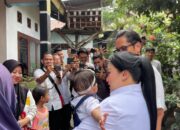 Penuh Kehangatan, Airin Rico Waas Gendong Bayi Warga Saat Kunjungan Bedah Rumah di Medan Tuntungan